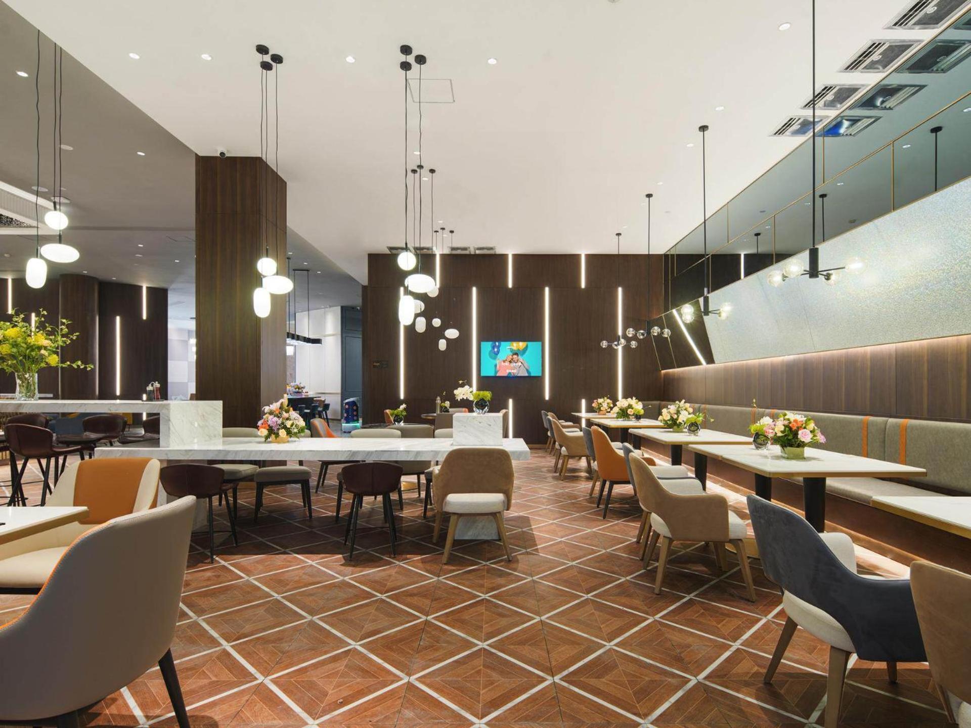 Park Inn By Radisson Nanchong Yilong Star City Plaza Экстерьер фото