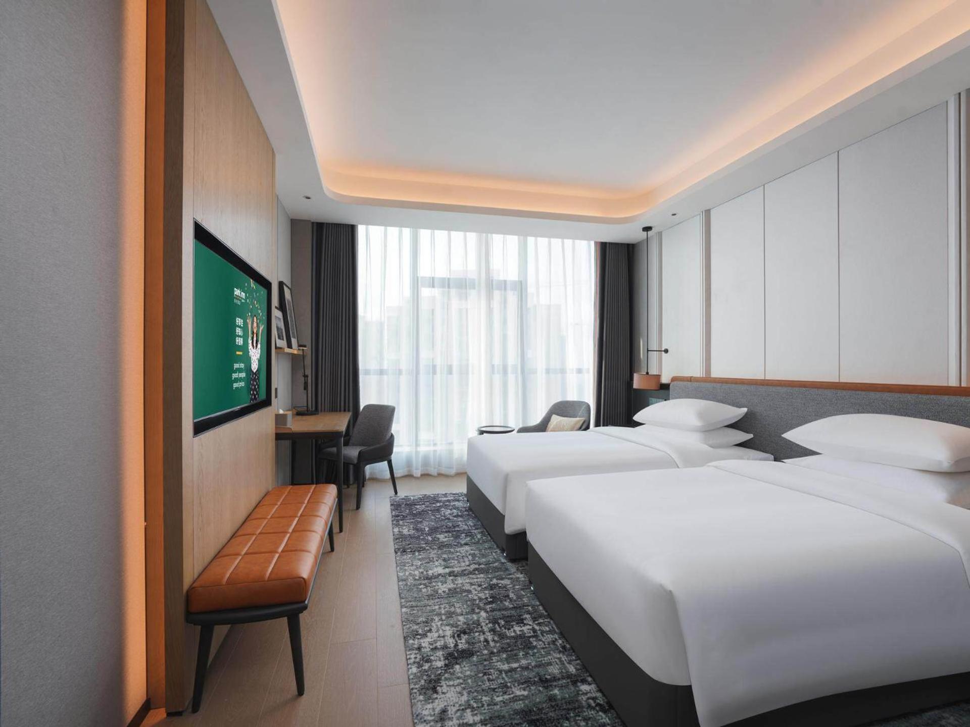 Park Inn By Radisson Nanchong Yilong Star City Plaza Экстерьер фото